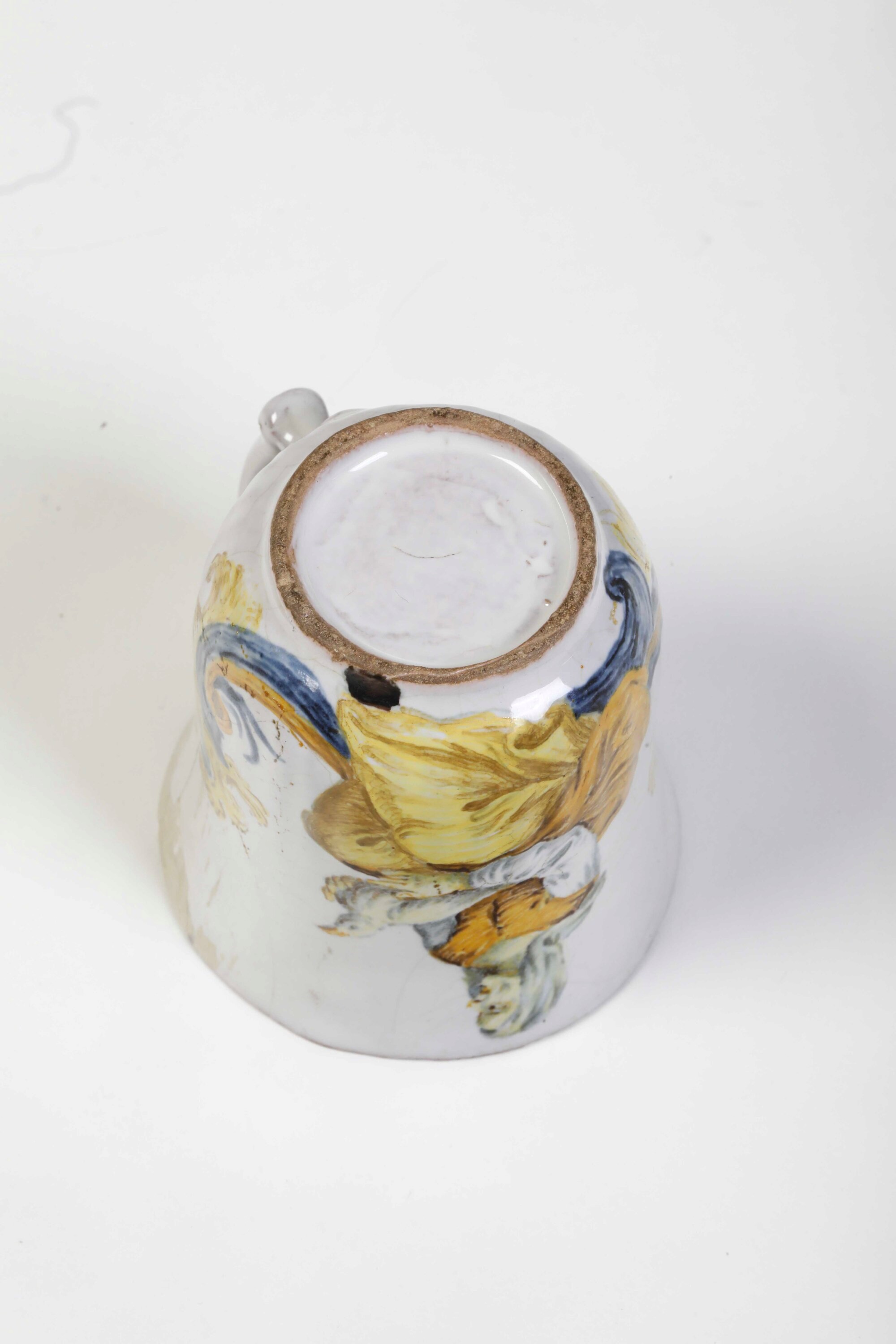 Tazza. Castelli, probabile Bottega di Gesualdo Fuina, fine del XVIII secolo.