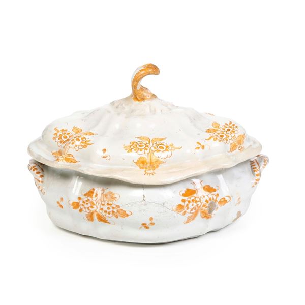 Piccola zuppiera. Savona, Manifattura di Giacomo Boselli, 1770-1775 circa. 