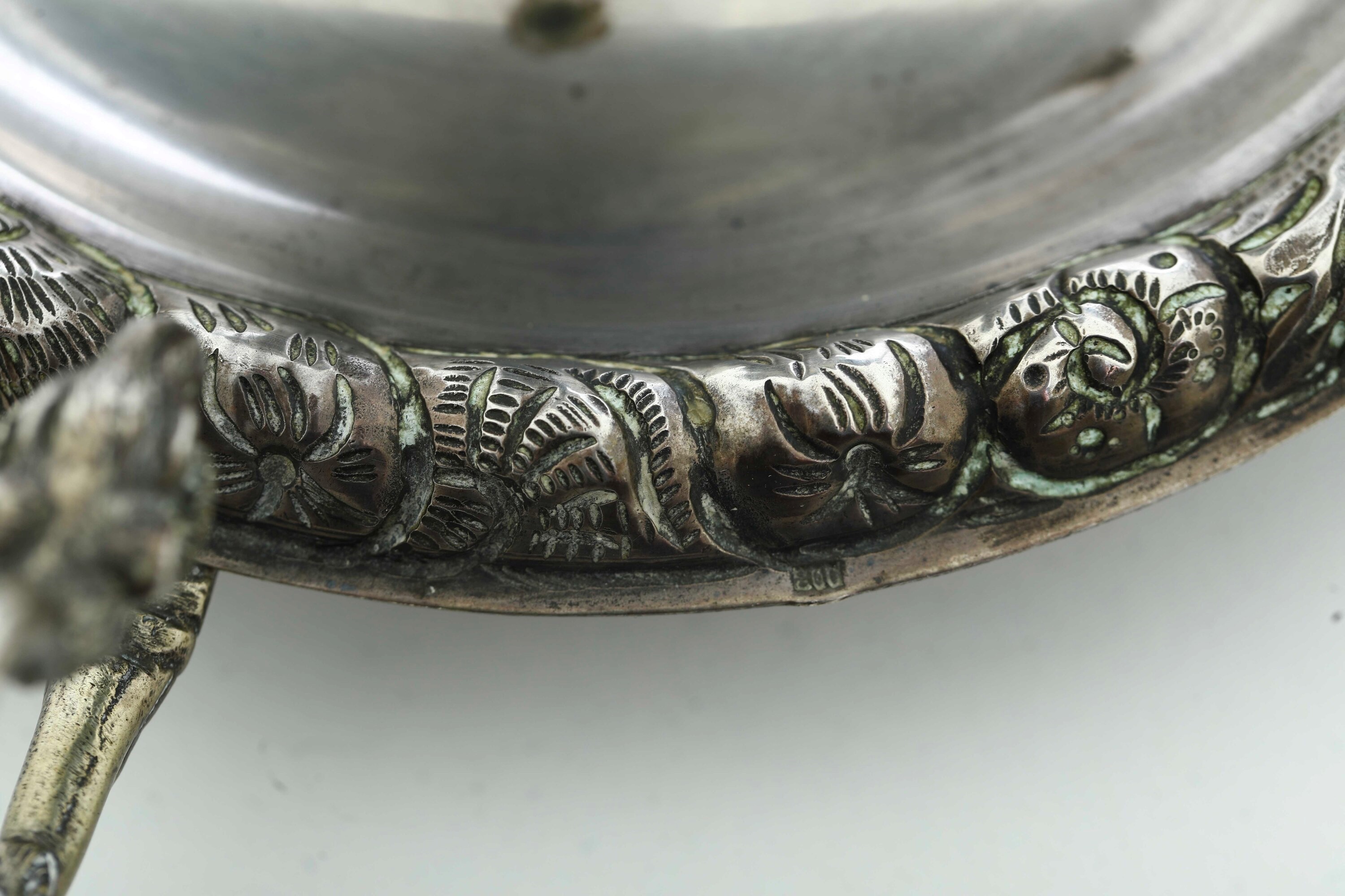 Argenteria italiana del XX secolo, Bugia in argento fuso e sagomato