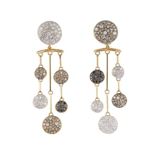 Pomellato. Orecchini "Sabbia" con diamanti bianchi, neri e brown