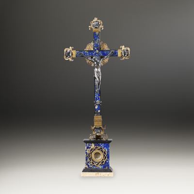 Crocifisso Reliquiario in Lapislazzulo con Cristo Re e Finimenti in Bronzo Fuso, Cesellato e Dora...