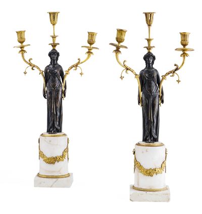 Coppia di Candelabri Neoclassici in Bronzo Patinato e Dorato. Probabilmente Roma XIX Secolo