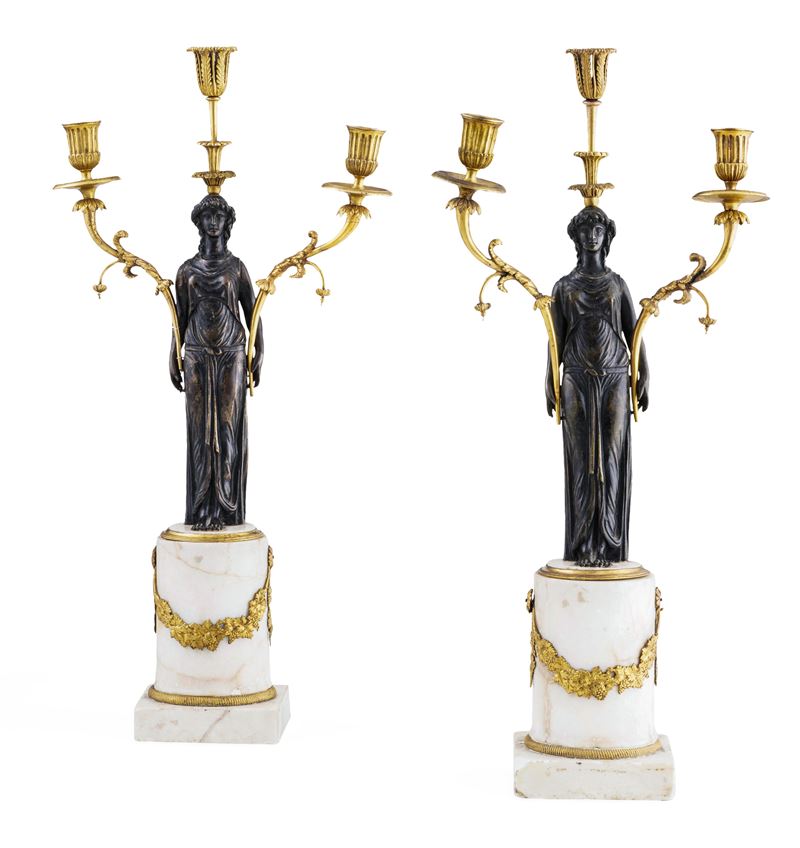 Coppia di candelabri neoclassici in bronzo patinato e dorato. Probabilmente Roma XIX secolo  - Asta Dimore Italiane - Cambi Casa d'Aste