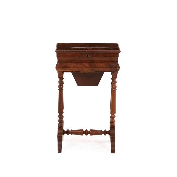 Tavolino da lavoro lastronato. XIX-XX secolo