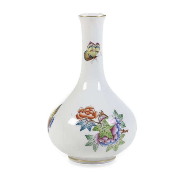 Piccolo vaso “Regina Vittoria”. Ungheria, Manifattura Herend, XX secolo.