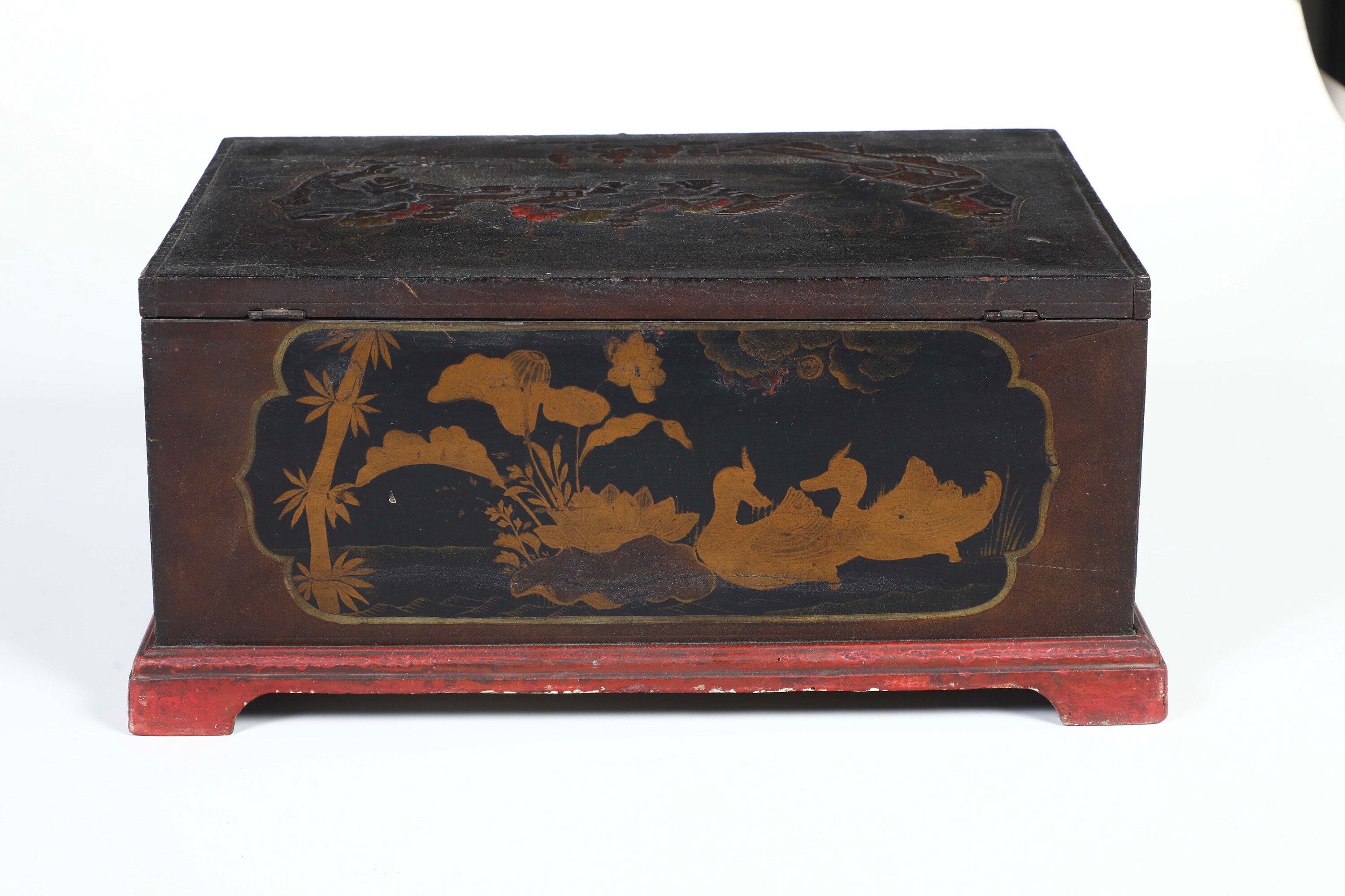 Bauletto in Legno Parzialmente Laccato. Cina XIX Secolo
