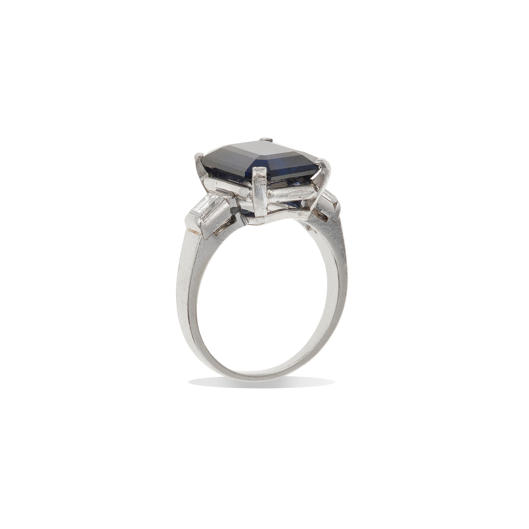 Anello con Zaffiro Taglio Smeraldo di Ct 6.99
