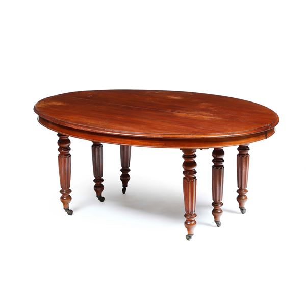 Tavolo allungabile in legno. XIX secolo
