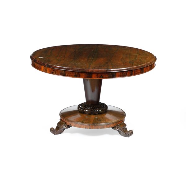 Tavolo circolare in legno lastronato in radica. XIX secolo