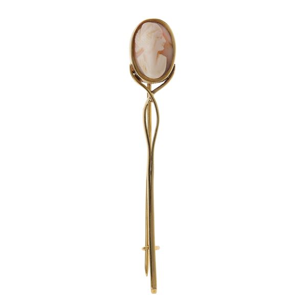 Cameo and gold brooch