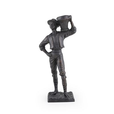 Giovane uomo con cesto, bronzo fuso e patinato (XIX-XX secolo)