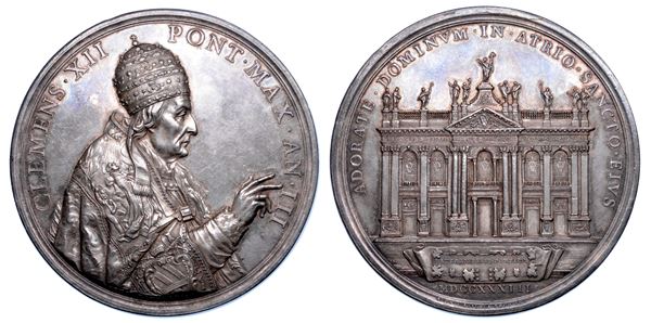 STATO PONTIFICIO. CLEMENTE XII (Lorenzo Corsini), 1730-1740. Medaglia in argento 1733/A. III. Il nuovo portico della Basilica di San Giovanni in Laterano.