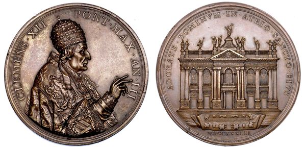 STATO PONTIFICIO. CLEMENTE XII (Lorenzo Corsini), 1730-1740. Medaglia in bronzo 1733/A. III. Il nuovo portico della Basilica di San Giovanni in Laterano.