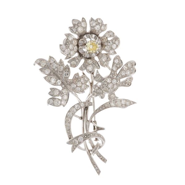 Spilla a soggetto floreale con diamanti