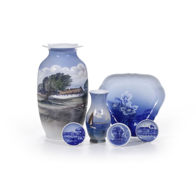Lotto di porcellane Copenaghen. Danimarca, Manifattura Royal Copenaghen, XX secolo.  - Auction Majolica, Porcelain and Glassware - Cambi Casa d'Aste