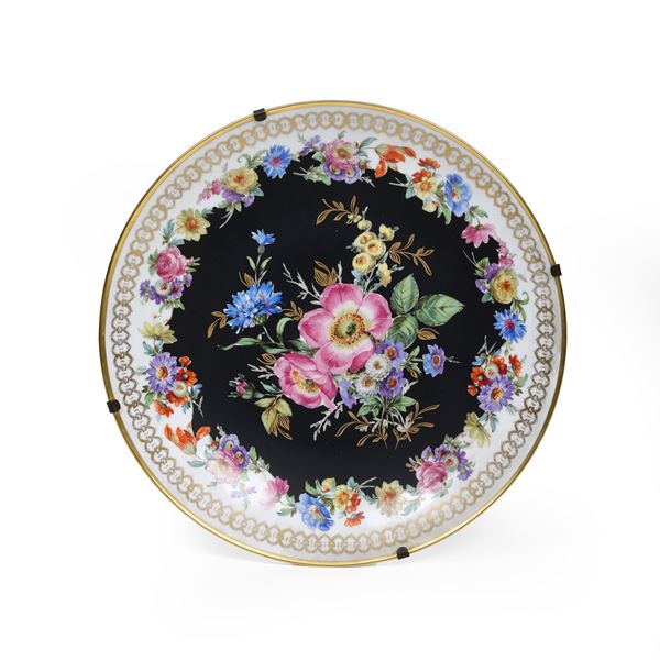 Piatto. Francia, Limoges, inizi del XX secolo.