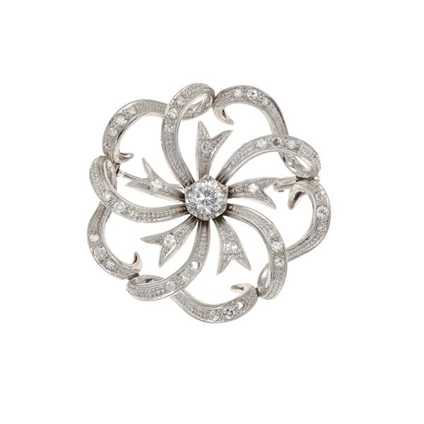 Spilla con zirconia cubica centrale e piccoli diamanti a contorno