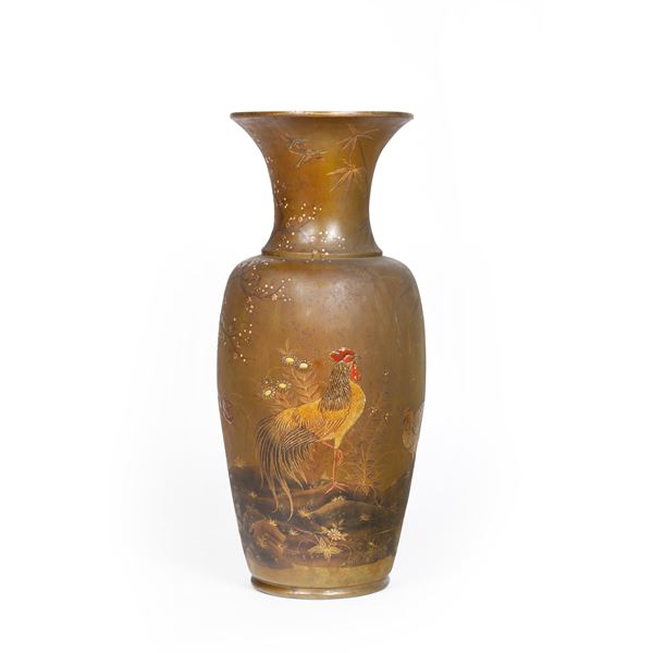 Vaso con decoro a finto bronzo e galletti, Giappone