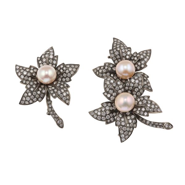 Sabbadini. Coppia di spille con diamanti e perle coltivate