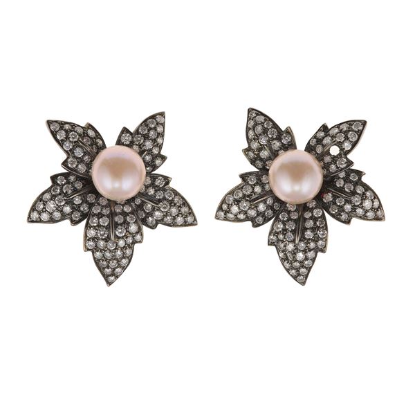 Sabbadini. Orecchini con diamanti e perle coltivate