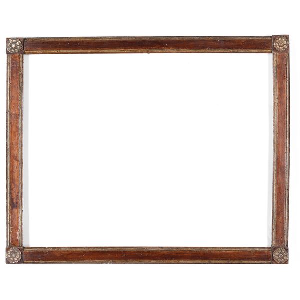 Cornice in stile Luigi XVI con decori intagliati agli angoli. XIX secolo