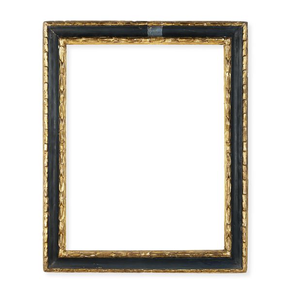 Cornice in legno ebanizzato e dorato. Emilia XVII secolo