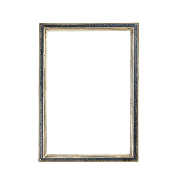 Cornice laccata a finto marmo e dorata. Marche XVIII secolo