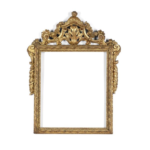 Cornice in legno intagliato e dorato. Piemonte XVIII secolo