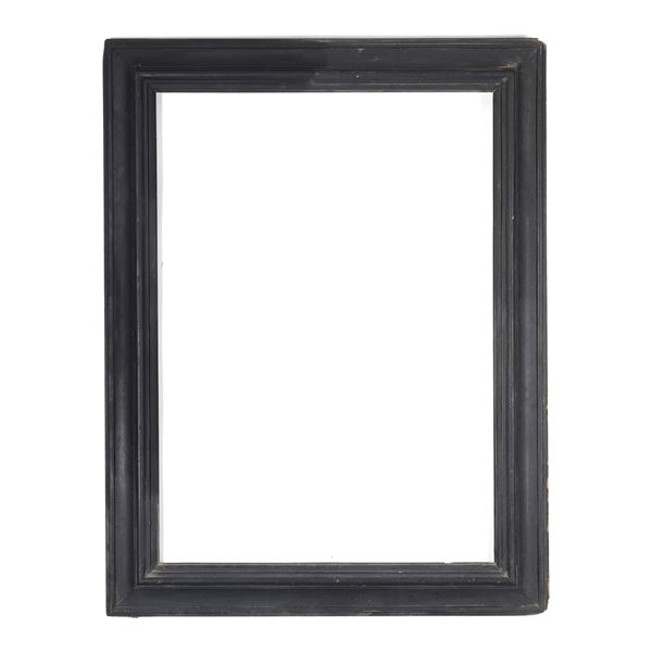 Cornice in legno ebanizzato. Italia centrale XVII secolo