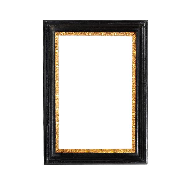 Cornice intagliata dorata ed ebanizzata. Roma XVIII secolo