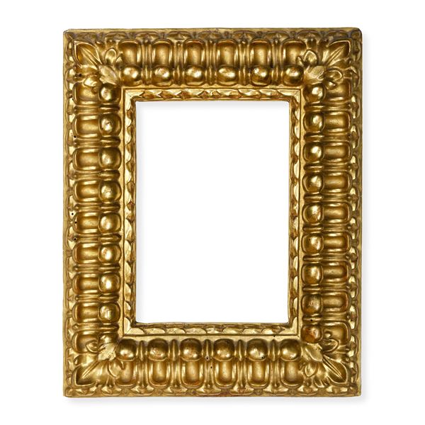 Importante cornice in legno intagliato e dorato. Italia Centrale XVIII secolo