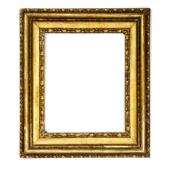 Cornice a sagoma Salvator Rosa in legno intagliato e dorato. Roma XVIII secolo