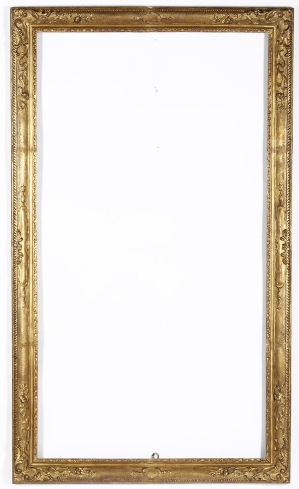 Grande cornice in legno intagliato e dorato. Veneto XVIII secolo