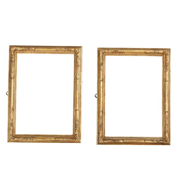 Coppia di cornici intagliate e dorate. XVIII-XIX secolo