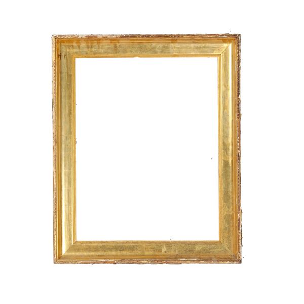 Cornice in stile neoclassico dorata