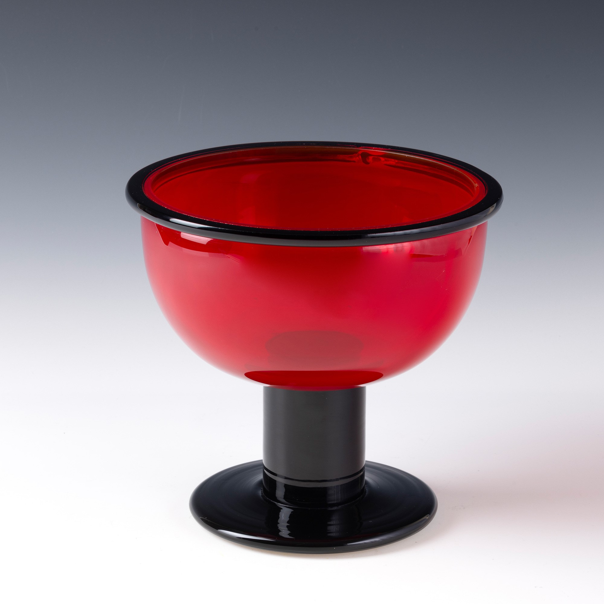 Ettore Sottsass - Coppa Aulica in vetro soffiato rosso, Murano 1977