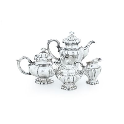Servizio da Tè e Caffè. Argenteria Italiana del XX Secolo. Argentiere Cesa, Alessandria.