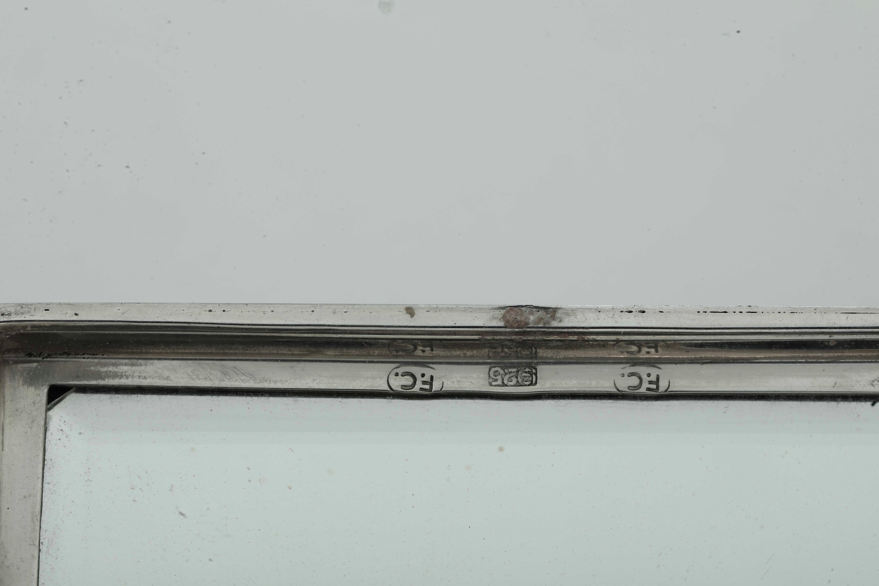 Argenteria Artistica Milanese del XX Secolo. Argentieri F.lli Cacchione Trousse a Foggia di Carne...