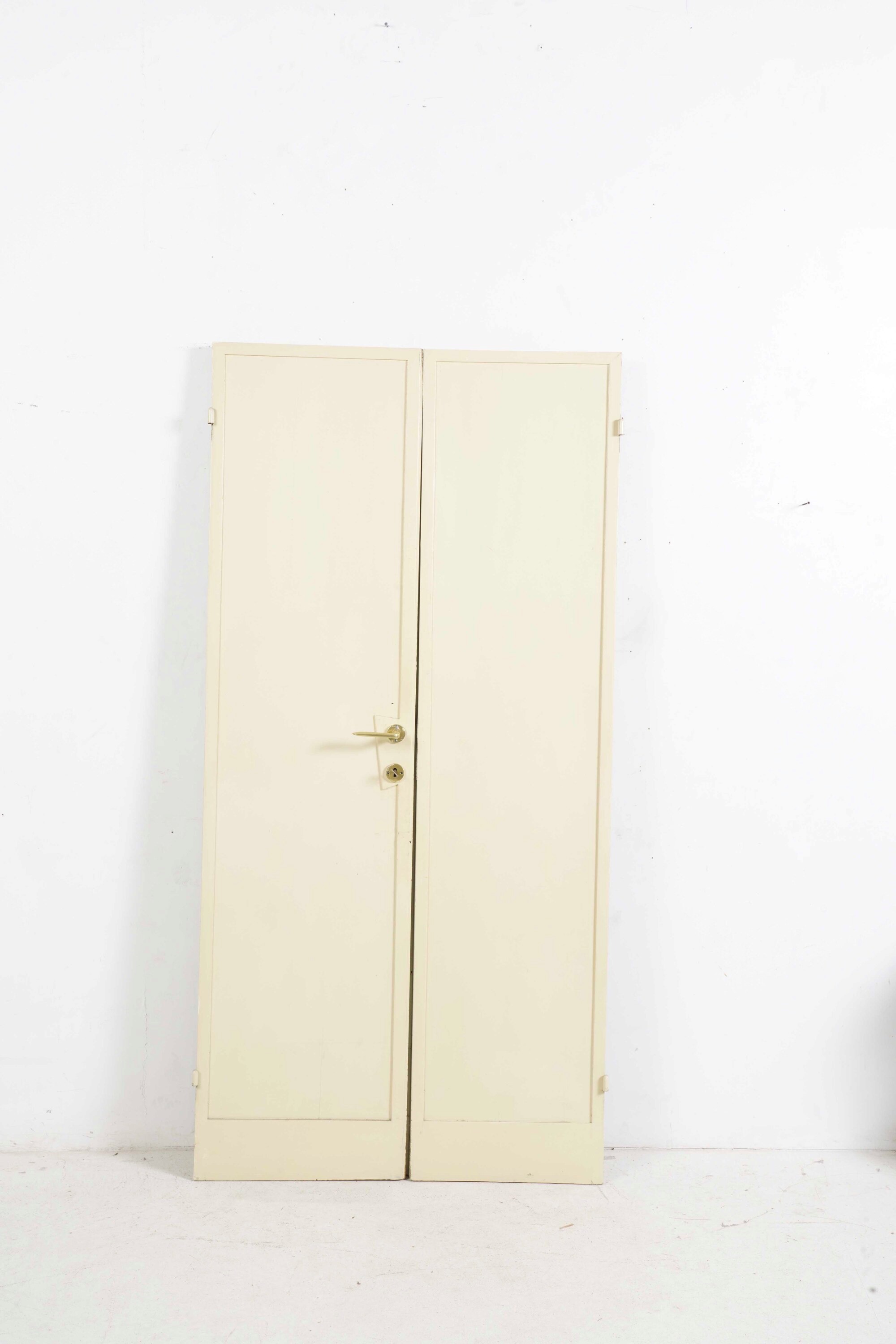 Porta a Due Ante in Legno Dipinto, Laccato e Dorato. Italia Centrale, Stile XVIII Secolo