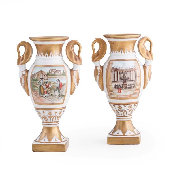 Coppia di anforette. Francia, Manifattura Limoges, XX secolo. Decorazione di una pittrice indipendente.