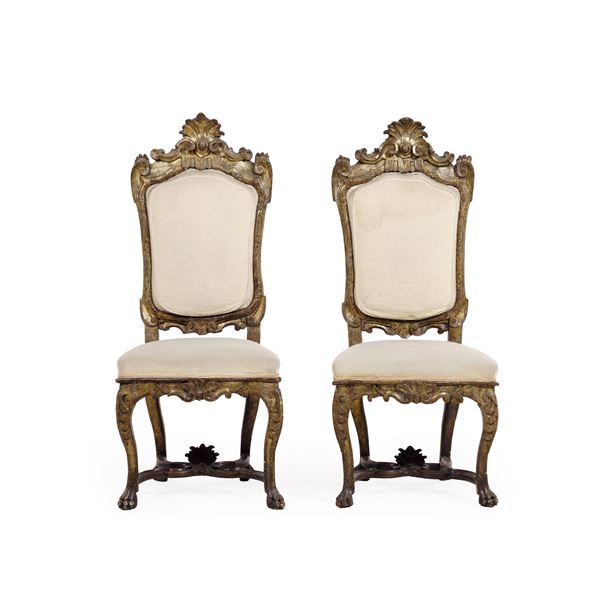 Coppia di sedie in legno intagliato e dorato. Italia meridionale, XVIII secolo