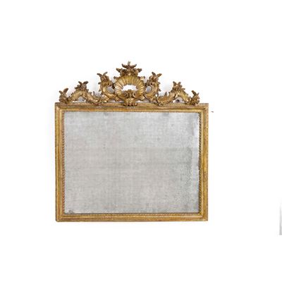 Specchiera in Legno Dorato e Intagliato, con Ricca Cimasa Sagomata Roma, Stile XVIII Secolo, XX S...
