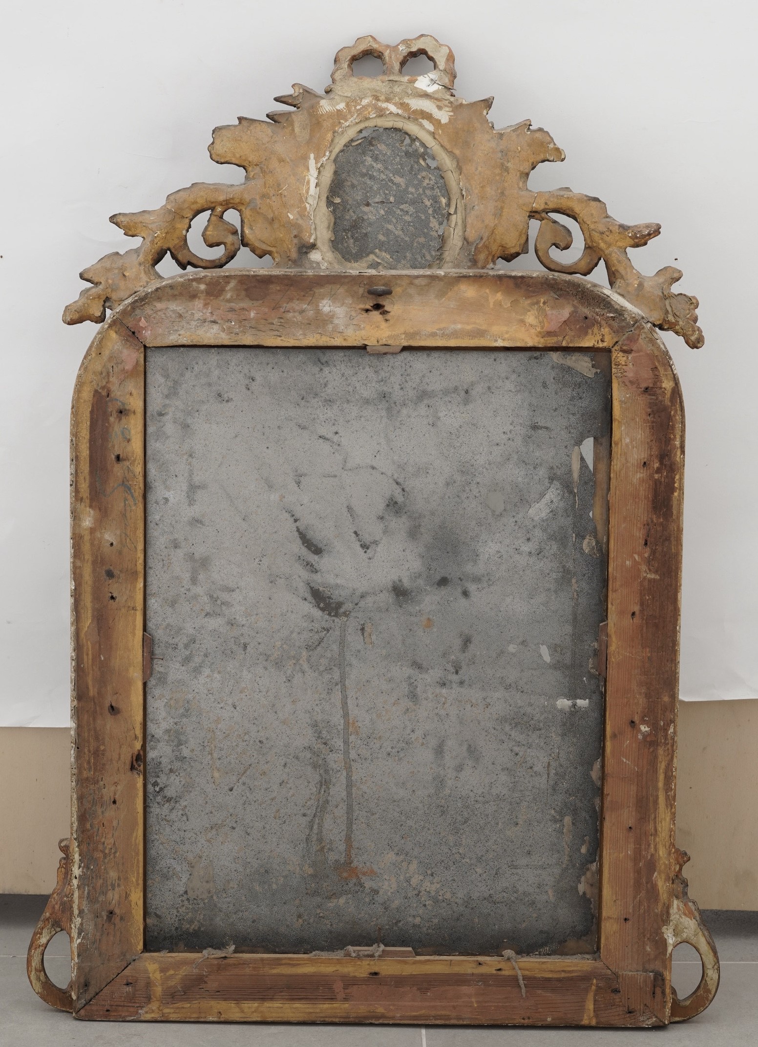 Specchiera in Legno Dorato con Cimasa Centrata da Specchietto Ovale Francia, Stile Luigi XVI, XX ...