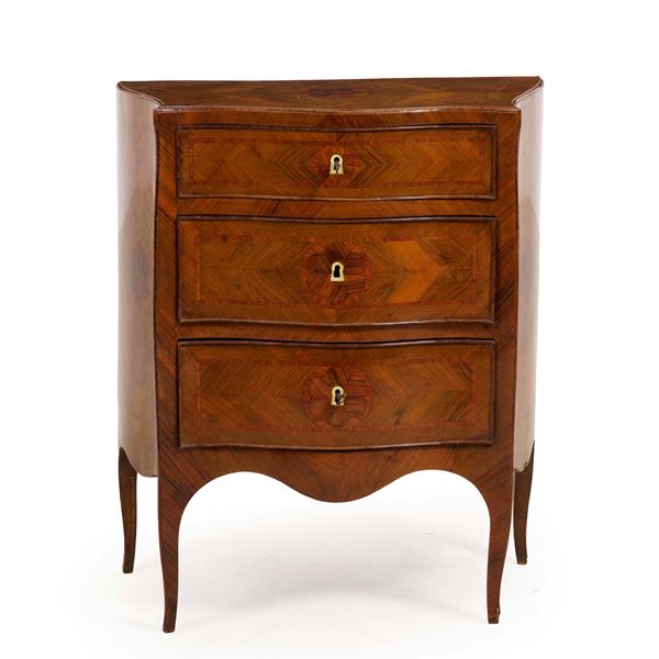 Comodino impiallacciato in noce e altri legni. Napoli, XVIII secolo