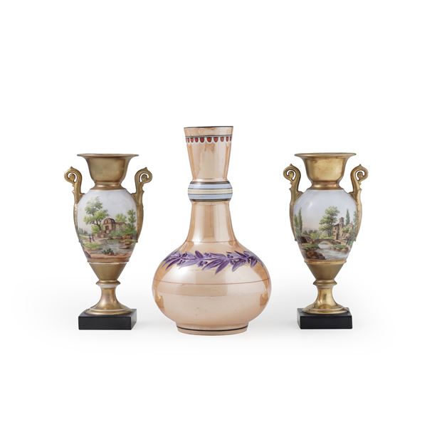 Coppia di vasi XIX secolo e un vaso XX secolo.