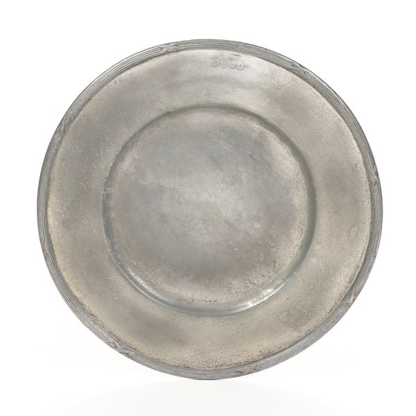 Piatto rotondo Valdi in lega argentata