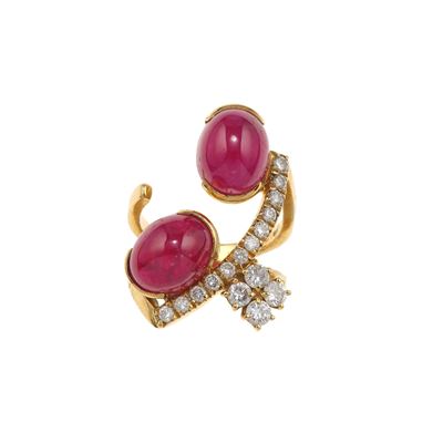 Repossi. Anello con Due Rubini Taglio Cabochon e Diamanti