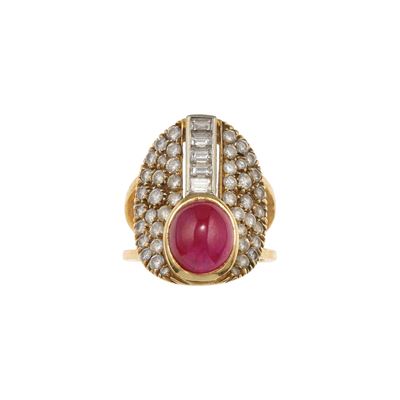 Repossi. Anello con Rubino Taglio Cabochon e Diamanti