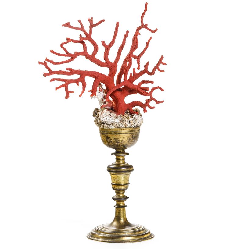 Ramo in corallo su base in bronzo dorato. XIX-XX secolo  - Asta Dimore Italiane - Cambi Casa d'Aste
