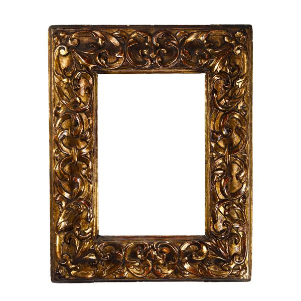 Cornice in legno intagliato edorato. Emilia XVII secolo